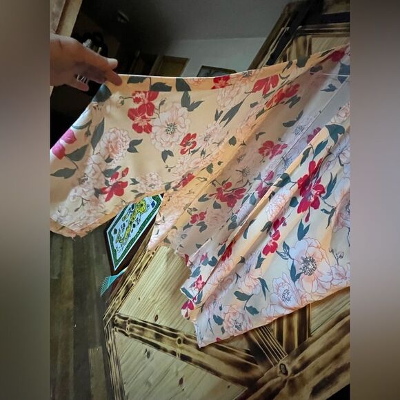 Romantic Floral Cover Up Peach Pink O/S - Picture 2 of 5